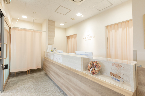 ICLを受けられる年齢か気になる方は、京都市伏見区のももの木眼科にご相談ください