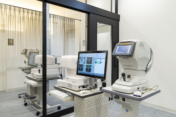 【理事長ブログ】白内障の検査方法とは？診断時、手術前に分けて検査方法をご紹介