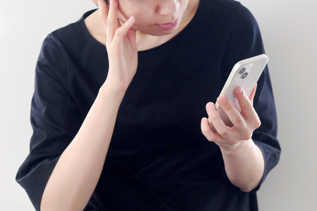 【理事長ブログ】ICLの術後はスマホNG!いつからスマホを使っても良い?