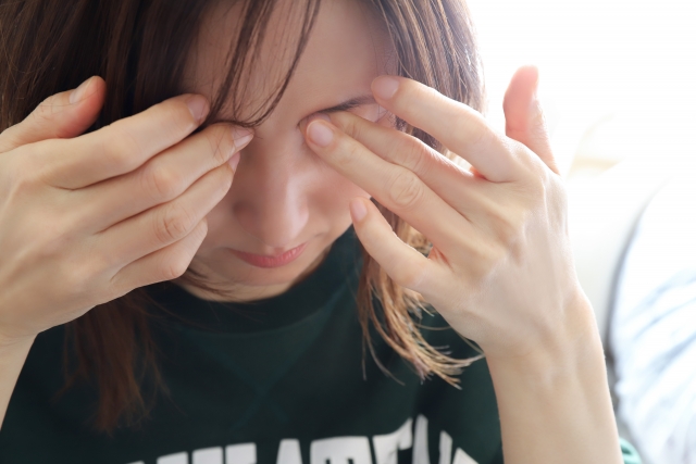 【理事長ブログ】目の充血と緑内障の関係性とは？急性緑内障発作の症状や治療方法について