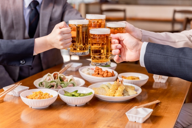 【理事長ブログ】お酒と緑内障の関係性。量・種類による影響度や、その他の飲み物についても解説