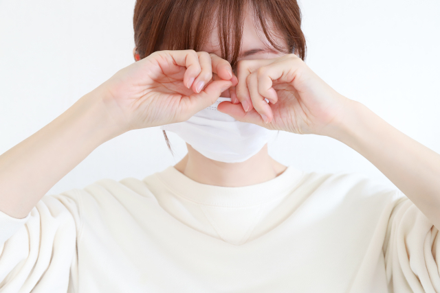 【理事長ブログ】アトピー性皮膚炎を起因とした「アトピー性白内障」の症状、治療方法を解説